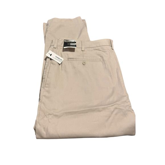 NWT Van Heusen Men’s Pants 42x29 Classic Fit - Picture 1 of 5